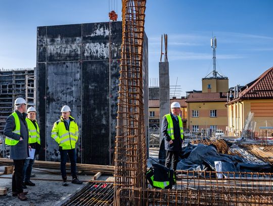 Samodzielny Publiczny Zespół Opieki Zdrowotnej w Tomaszowie Lubelskim buduje centralny blok operacyjny.