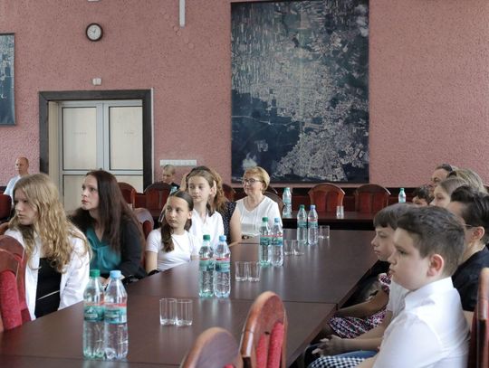 Uroczyste podsumowanie trzeciej edycji Powiatowego Konkursu Ortograficznego „Żaczek” o Złote Pióro Burmistrza Tomaszowa Lubelskiego.