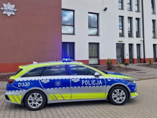 13-latek groził atakiem w szkole. Został zatrzymany i doprowadzony na komendę w Tomaszowie Lubelskim.