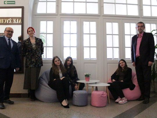 Nowy kącik wypoczynku szkoła zyskała dzięki udziałowi w projekcie współorganizowanym przez Muzeum Regionalne.