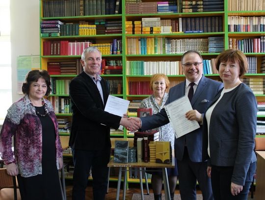 Tomaszów Lubelski: Biblioteka robi prezenty szkołom