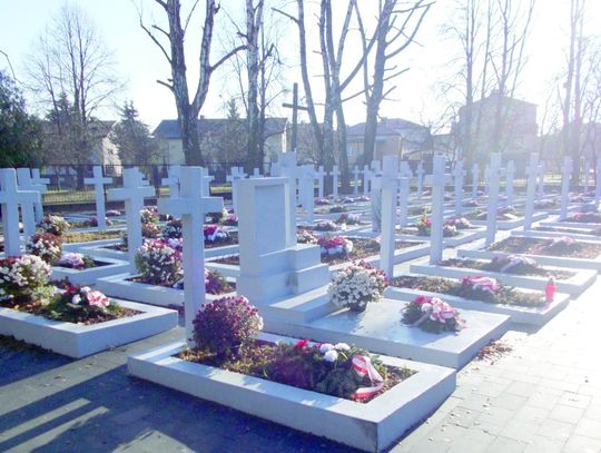 Tomaszów Lubelski: Cmentarz wojenny już odnowiony