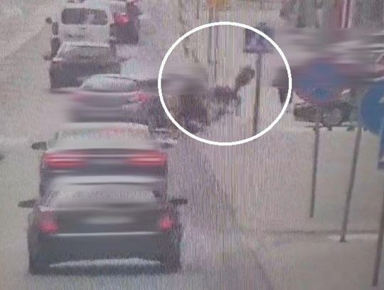 W sobotę 25 lipca na jednym ze skrzyżowań w Tomaszowie Lubelskim 37-letni rowerzysta został potrącony przez skręcającego w prawo Opla.
