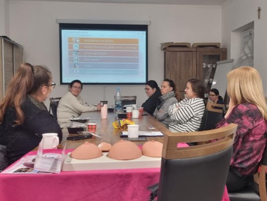 27 listopada 2025 r. w Centrum Aktywności Lokalnej przy ul. Rybickiego 33/1 odbył się kolejny krąg rodzinny w ramach projektu „Wygrane rodziny w Tomaszowie Lubelskim”