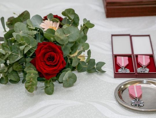 Tomaszów Lubelski: Medale dla „złotych par” w zasięgu ręki. Trzeba tylko złożyć wniosek Małżonkowie z 50-letnim stażem mogą zgłosić się do Urzędu Stanu Cywilnego w celu złożenia wniosku o przyznanie medali od Prezydenta RP.