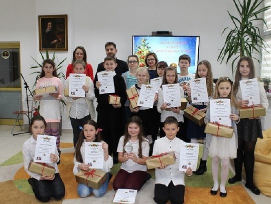 Tomaszów Lubelski: Międzyszkolny Turniej Bożonarodzeniowy w bibliotece. Nagrody dla wszystkich