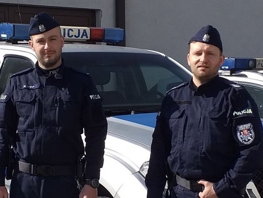 Tomaszów Lubelski: Mieszkanie pełne dymu i ognia. Policjanci uratowali 31-letnią kobietę