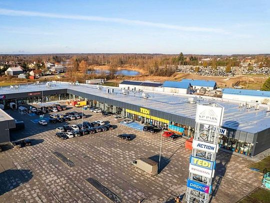 KP PARK Sikorskiego. Zdjęcie zostało wykonane w grudniu 2025, kiedy trwały ostatnie przygotowania do otwarcia nowej galerii handlowej w Tomaszowie Lubelskim.