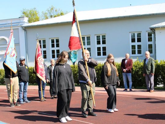 Szkolenie dla pocztów sztandarowych szkół podstawowych, ponadpodstawowych i jednostek OSP z terenu powiatu tomaszowskiego.