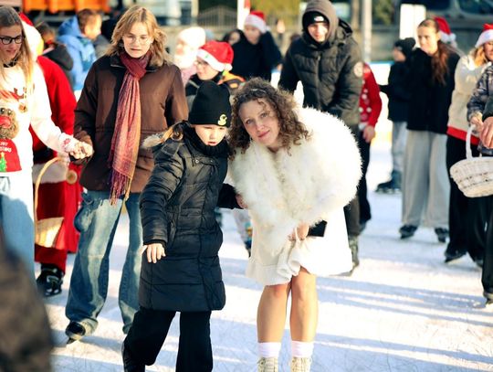 W Tomaszowie Lubelskim 6 grudnia otwarto lodowisko. Zainteresowanie nim jest ogromne, a atmosfera tam najlepsza.