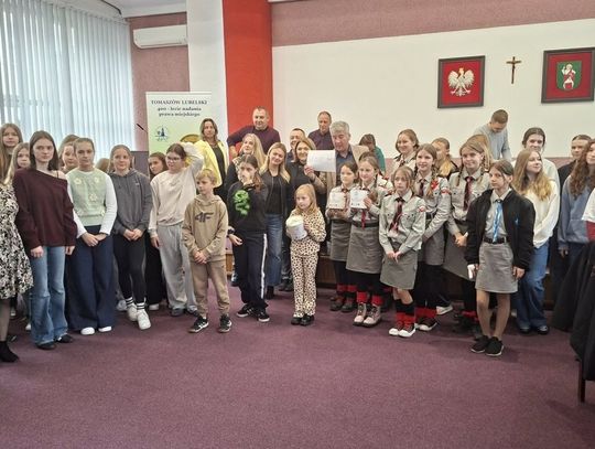 Rekordowa kwesta w Tomaszowie Lubelskim! Ponad 41 tysięcy złotych zebrali wolontariusze na odnowę grobów i miejsc pamięci.