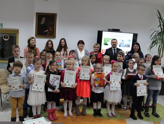 Tomaszów Lubelski: Recytowali zimowe wiersze. Wyniki konkursu w bibliotece