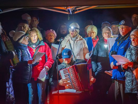 Tomaszów Lubelski: Śpiewali pieśni przy Ogniu Niepodległości [ZDJĘCIA]