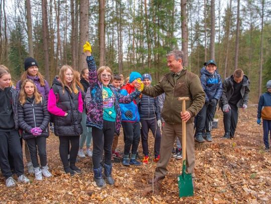 Nadleśnictwo Tomaszów, Zamojski Oddział PGE i Szkoła Podstawowa nr 2 w Tomaszowie Lubelskim wzięli udział w akcji "Lasy Pełne Energii".