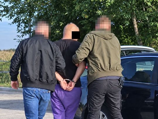 Kryminalni zatrzymali na terenie gminy Tomaszów Lubelski 33-letniego poszukiwanego, mieszkańca powiatu Hrubieszowskiego.