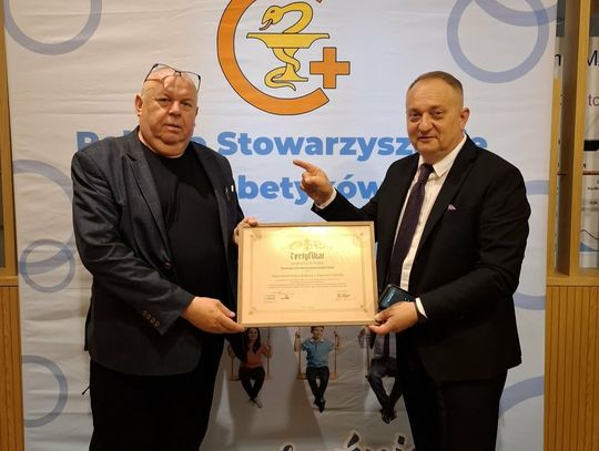 Prezes Polskiego Stowarzyszenia Diabetyków Koło Powiatowe w Tomaszowie Lubelskim i dyrektor MOPS w Tomaszowie Lubelskim z certyfikatem.