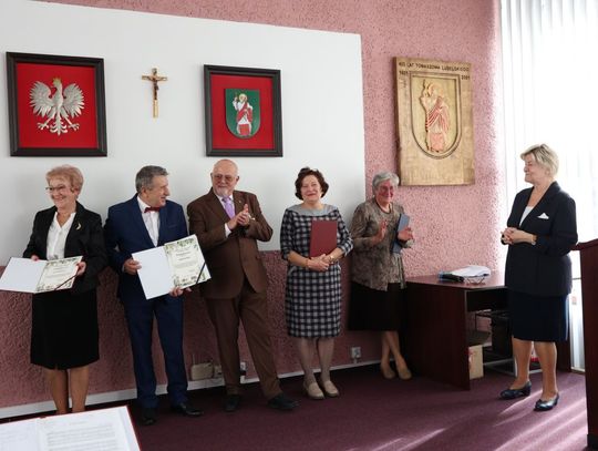 Tomaszowski Uniwersytet Trzeciego Wieku rozpoczął nowy rok akademicki i świętował jubileusz 25-lecia [ZDJĘCIA]