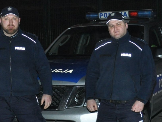 Tomaszowskie: Policjanci z Suśca uratowali życie mężczyźnie