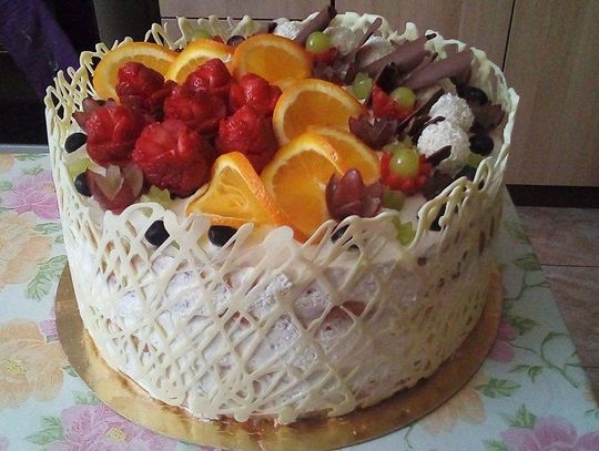 Tort śmietankowy z owocami, przepis Karoliny Sidor z Hubinka
