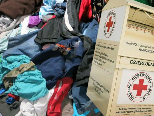 Kolejne miasta wypowiadają umowy na postawienie pojemników na zużytą odzież. PCK samo też zabiera swoje kontenery.