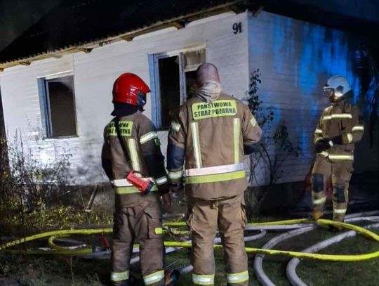 Śledczy wyjaśniają jak doszło do pożaru, w którym zginął człowiek.