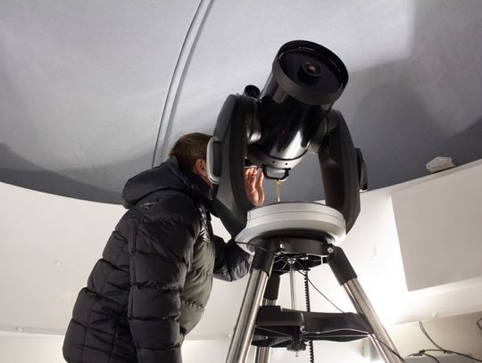 W Obserwatorium astronomicznym w Trzeszczanach są dwa teleskopy, jeden do obserwacji nocnych, a drugi tzw. słoneczny – umożliwiający obserwację w ciągu dnia.