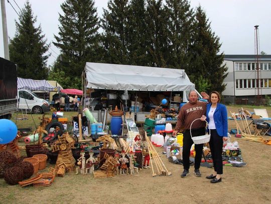 Trzeszczany: Naprzeciwko Urzędu Gminy działa targowisko