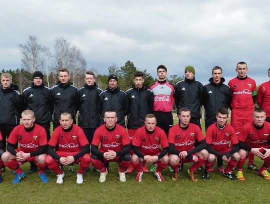 Pogoń 96 Łaszczówka przed zremisowanym 2:2 meczem z Igrosem Krasnobród w niedzielę, 22 marca 2015 r. na boisku w Krasnobrodzie.