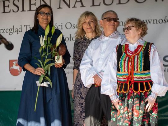 W imieniu mieszkańców i samorządu wójt Monika Podolak odebrała Kulę Doskonałości – jedno z najważniejszych wyróżnień przyznawanych przez PSONI za szczególne zasługi w realizacji celów organizacji.