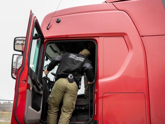 Skrajną nieodpowiedzialnością wykazał się 46-letni kierowca tira, który próbował przekroczyć granicę w Dorohusku, będąc w stanie silnego upojenia alkoholowego.