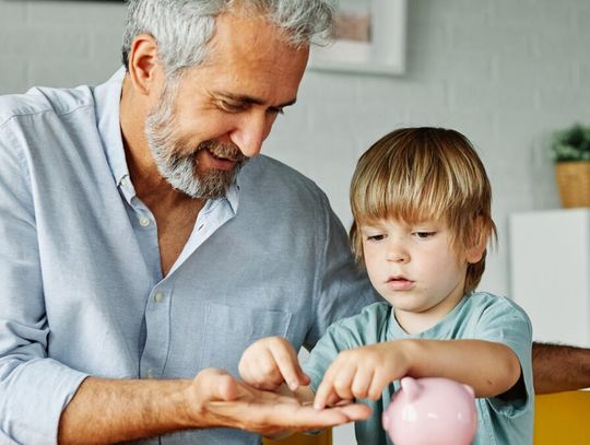 Trzynaste emerytury to dodatkowe pieniądze, które emeryci i renciści dostają co roku w kwietniu.