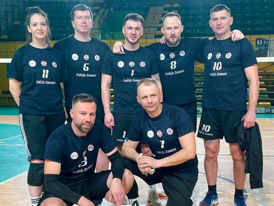 Turniej siatkówki na OSiR-ze. Zamojscy policjanci też zagrali dla chorego Tomka