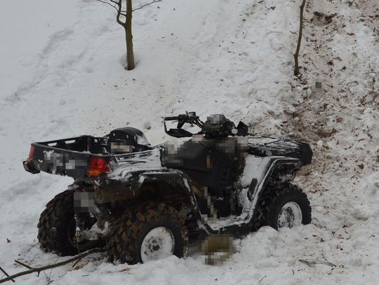 Turobin: Mężczyzna przegnieciony przez quada nie żyje Do wypadku doszło 25 stycznia w godzinach przedpołudniowych, w lesie w obrębie miejscowości Tarnawa Kolonia (gmina Turobin).