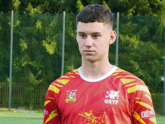 Tuzin bramek na boiskach w Różańcu i Starym Zamościu. Piłkarze "pałali żądzą rewanżu" Na zdjęciu Jakub Zawadzki.