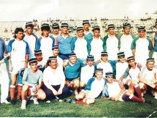 Twierdza Zamość niezdobyta. 50-lecie Zamojskiego Okręgowego Związku Piłki Nożnej Latem 1990 r. Hetman Zamość gościł m.in. w Kyzyłordzie (Kazachstan).