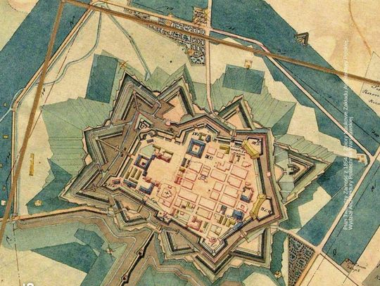 Muzeum Fortyfikacji i Broni Arsenał zaprasza na otwarcie wystawy „Likwidacja Twierdzy Zamość. Przemiany miasta i fortyfikacji 1866–1939”.