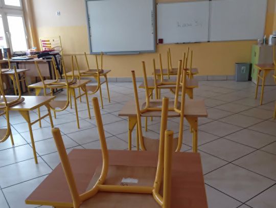 W zeszłym roku placówka w Tworyczowie świętowała swoje 55-lecie, a obchody połączono z nadaniem imienia i wręczeniem sztandaru. Czy za rok będzie świeciła pustkami?