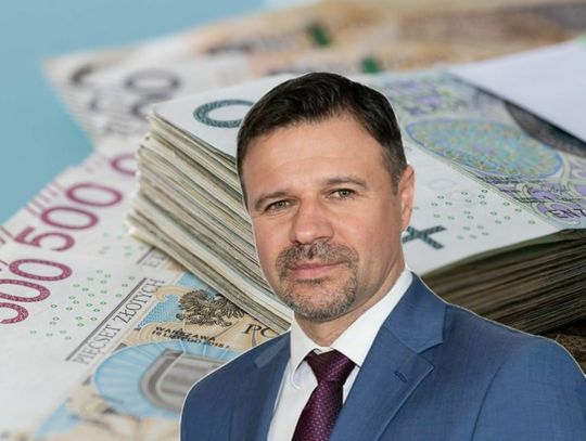 Radni ustalili wynagrodzenie miesięczne prezydentowi Rafałowi Zwolakowi 16 maja.