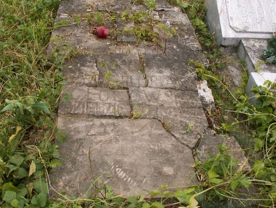 Tyszowce: Kwesta się udała. Wyremontują nagrobek ostatniego dziedzica Przewala