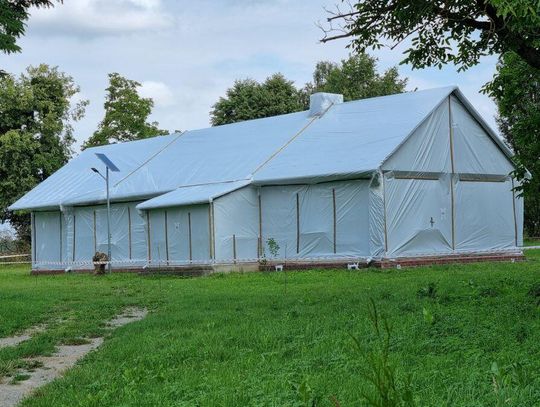 Uchanie: Chcą powstrzymać korniki niszczące dworek