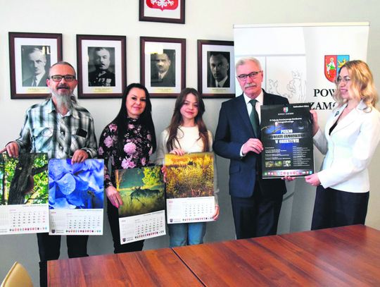Do zwycięzców trafiły nagrody finansowe, a nagrodzone fotografie zostały opublikowanych w kalendarzu Powiatu Zamojskiego na 2024 r.
