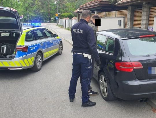 Uciekał, bo bał się, że ma w organizmie alkohol. Nie miał Policjanci go ścigali, bo przed nimi uciekał, łamiąc wszelkie przepisy. Miał powód: myślał, że w jego organizmie wciąż jest alkohol. Alkomat tego nie potwierdził, ale…