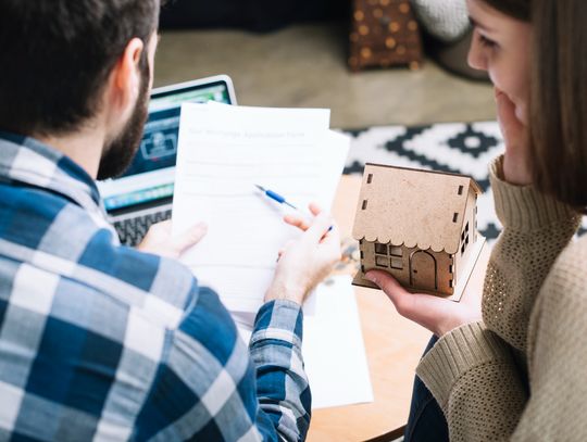 Układ konsumencki a bezpieczeństwo kredytobiorcy: jak chronić konsumentów w transakcjach hipotecznych?