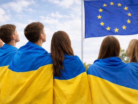 Większość Polaków chce Ukrainy w Unii Europejskiej. Jedni bez żadnych warników, inni pod pewnymi warunkami.