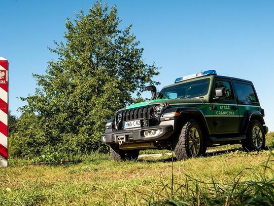 Dwóch Ukraińców zostało przetransportowanych na granicę z Ukrainą i przekazanych tamtejszym służbom granicznym. Organizowali przerzuty migrantów.