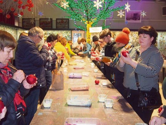 Zintegrowana grupa uczestników programu realizowanego przez Centrum Pomocy Migrantom i Uchodźcom – Caritas Diecezji Zamojsko-Lubaczowskiej w Zamościu.