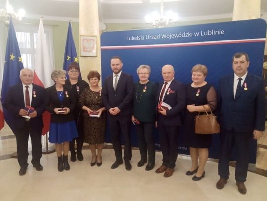 Pracownicy Urzędu Gminy Ulhówek odznaczeni medalami za długoletnią służbę.