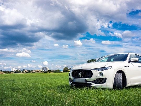 Umowa darowizny samochodu. Jak poprawnie ją napisać?