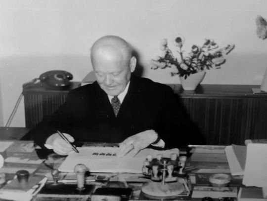 Śluby w dresie, zakazane imiona i rekordy zgonów. 80 lat USC w Polsce Bolesław Smyrski (na zdjęciu) był kierownikiem USC w Zamościu w latach 1950-1970. Fot. Archiwum UM Zamość