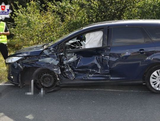 Volkswagen staranował forda. Kierowca był kompletnie pijany